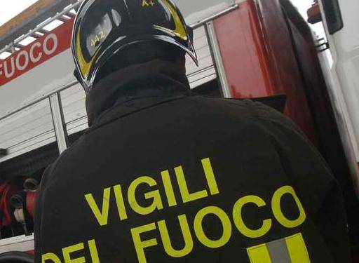 Autoarticolato prende fuoco